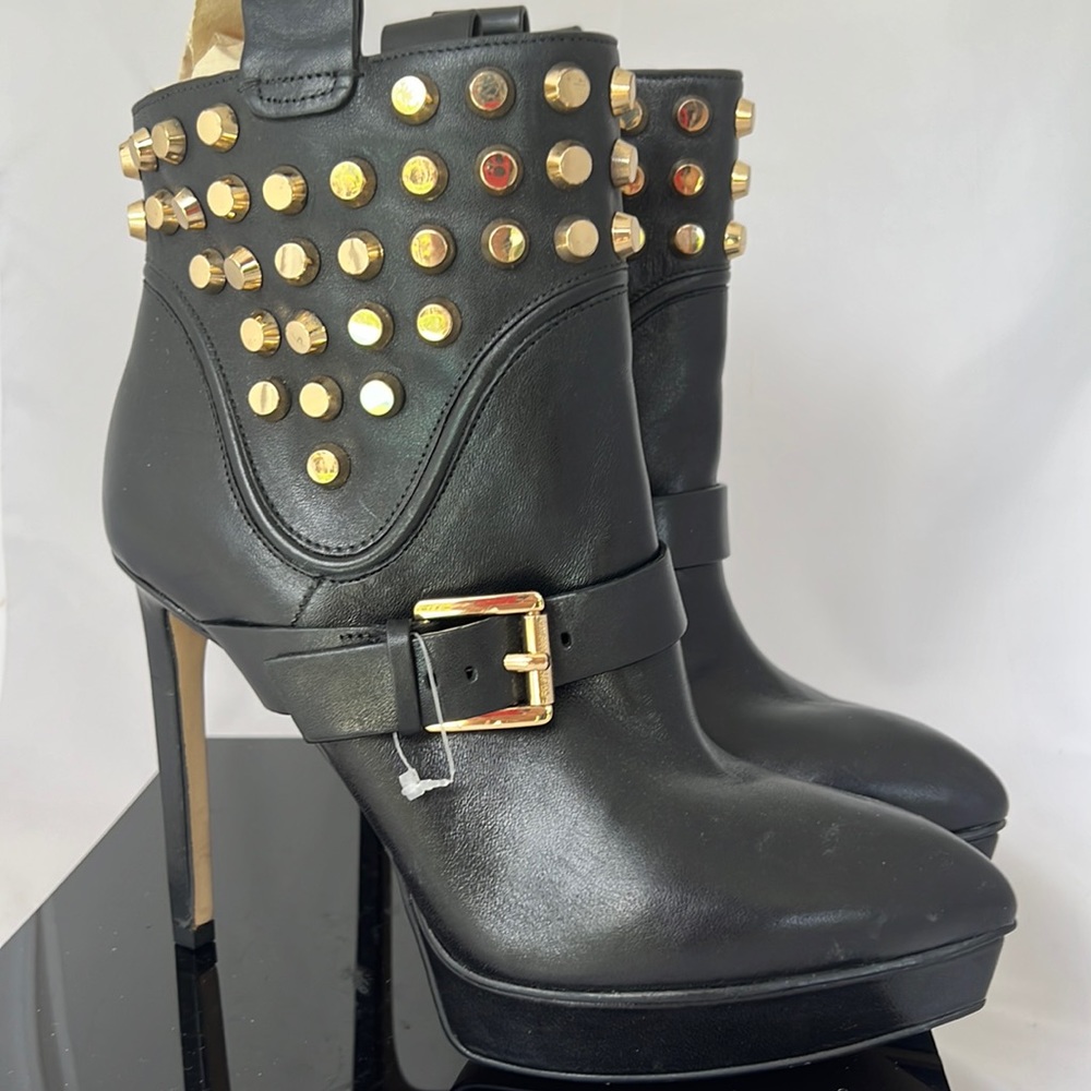 Michael Kors, 🤩sexy boots, size 6. Brand new, never worn!